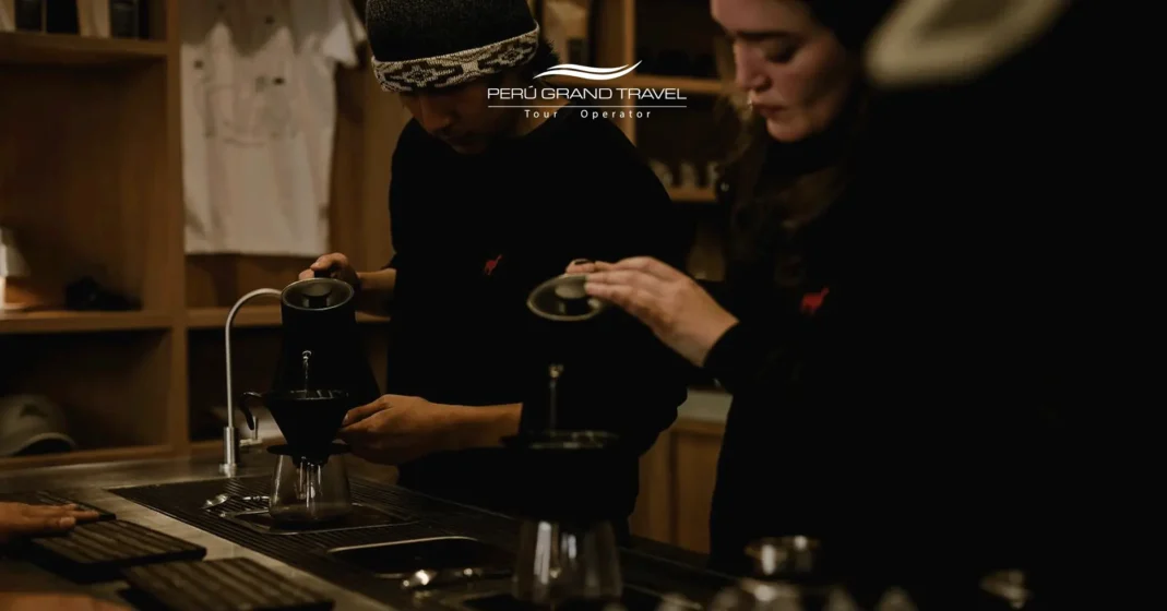 Barista-preparando-un-café-artesanal