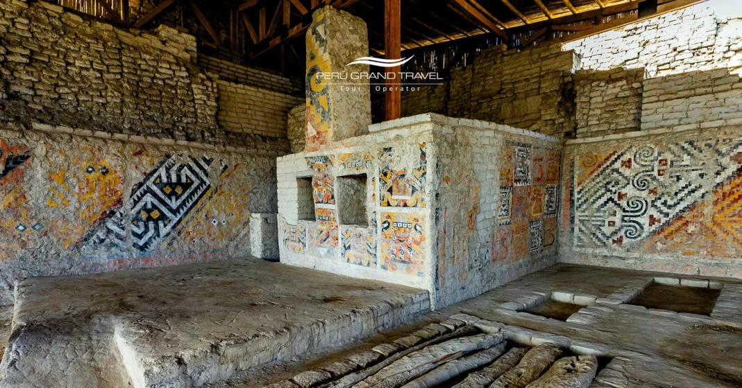 Complejo Arqueológico El Brujo, cerca de Trujillo, Perú, con coloridos murales moche en el interior de la Huaca Cao Viejo
