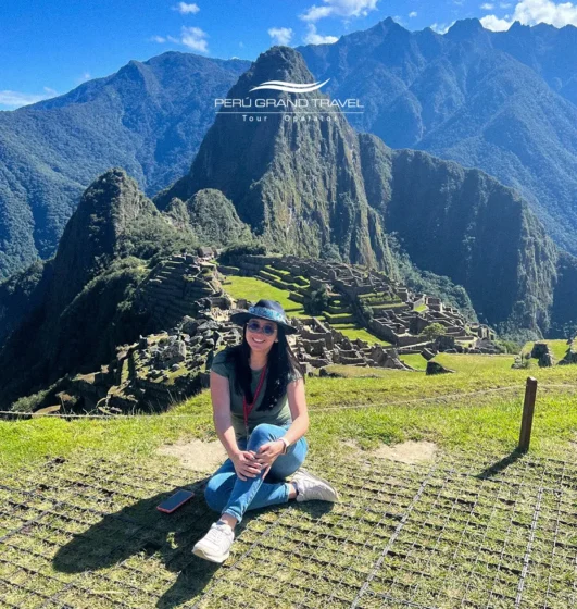 Experiencia en Machu Picchu luego del Camino Inca corto, con vista a la ciudadela inca y las montañas