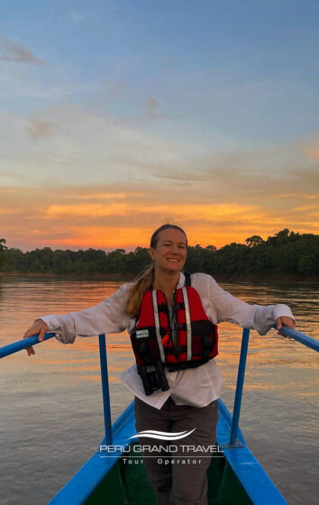 Cómo disfrutar de tu viaje en la temporada de lluvias en Perú 3 Durante la temporada de lluvias, los ríos de la selva amazónica peruana aumentan su caudal, lo que facilita la navegación en bote y la exploración de nuevos afluentes.