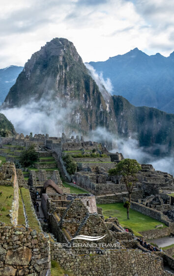 Cómo disfrutar de tu viaje en la temporada de lluvias en Perú 2 Machu Picchu se encuentra nublado en la temporada de lluvias y con poca aglomeracion de personas