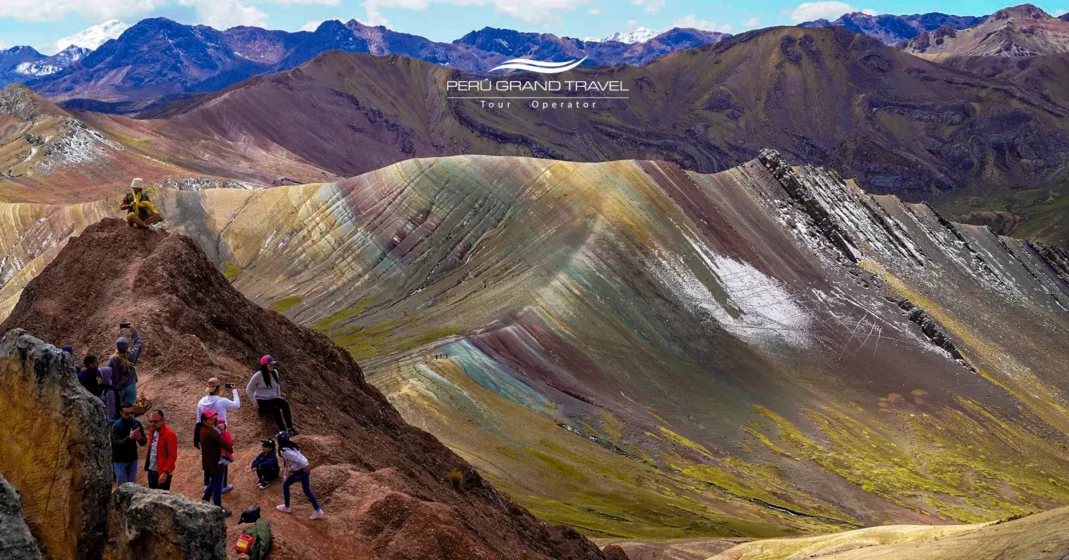 Rainbow Mountain Vinicunca vs Palccoyo: 7 Diferencias Cruciales para tu Aventura Épica en 2026 3 Montaña Palccoyo, Perú