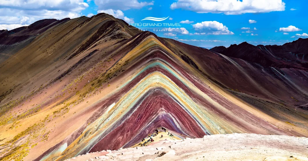 Rainbow Mountain Vinicunca vs Palccoyo: 7 Diferencias Cruciales para tu Aventura Épica en 2026 2 Montaña colorida de Vinicunca
