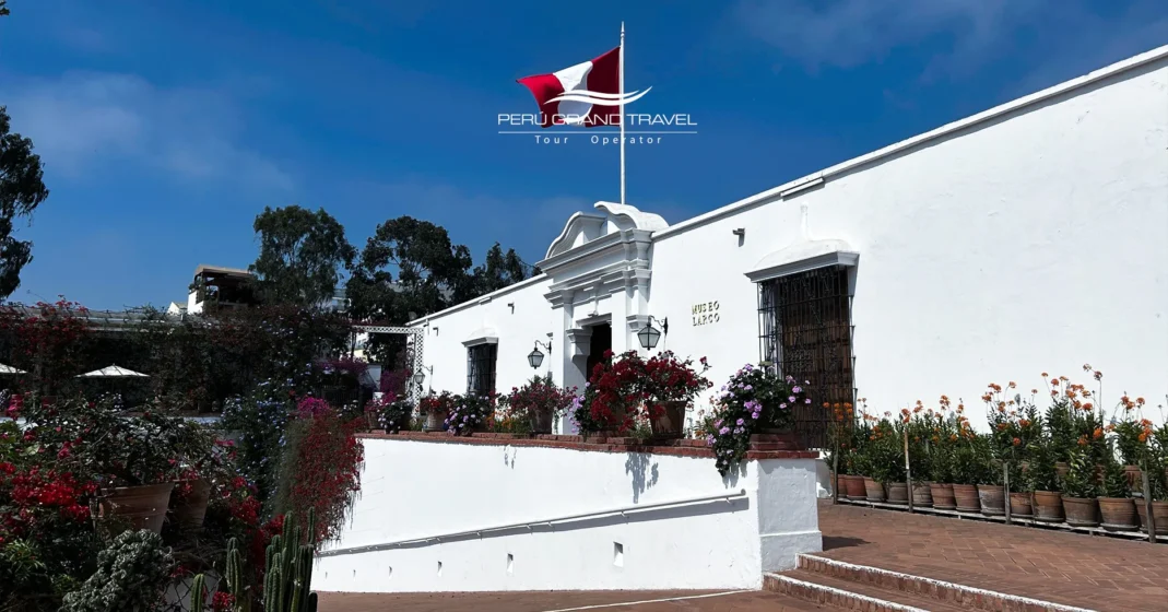 10 lugares para pasear en Lima que te harán amar de la ciudad 11 Fachada colonial del Museo Larco en Lima rodeada de flores buganvillas.