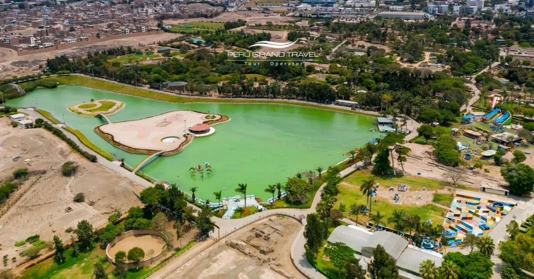 10 lugares para pasear en Lima que te harán amar de la ciudad 10 Familias recorriendo el Parque de las Leyendas en Lima, rodeadas de animales y áreas verdes.