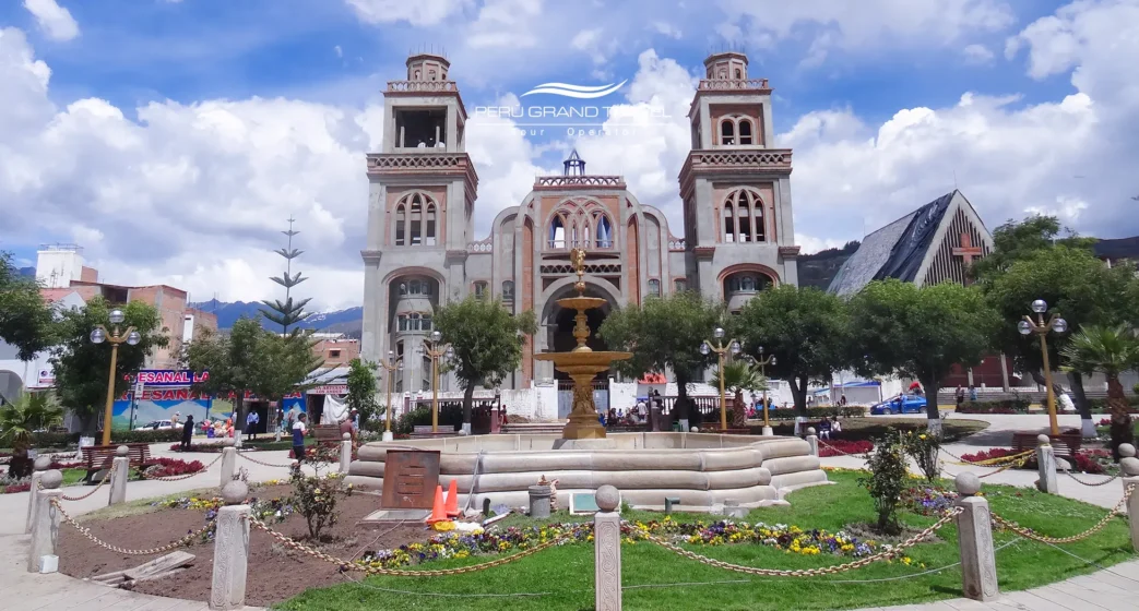 Explora el corazón de los Andes – Las mejores cosas que hacer en Huaraz 2 Plaza Principal de Huaraz