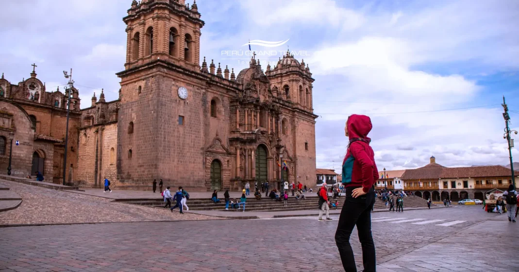 Cómo Planear un Viaje a Machu Picchu? 2 Plaza de Armas de Cusco 3