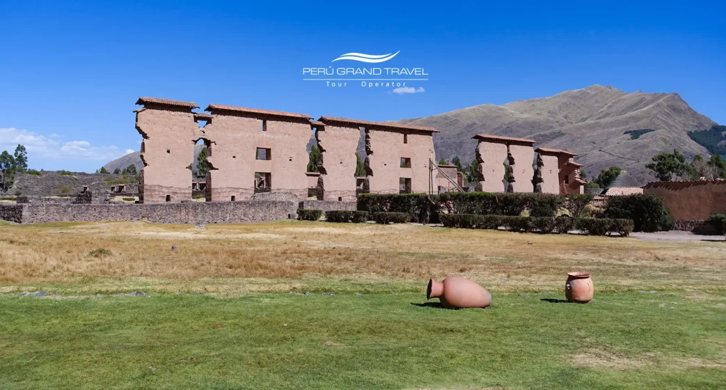 Las 3 mejores rutas de cómo llegar a Puno y disfrutar del Lago Titicaca 2 Sitio arqueológico de Raqchi, una parada cultural en la ruta del sol para saber como Llegar a Puno.