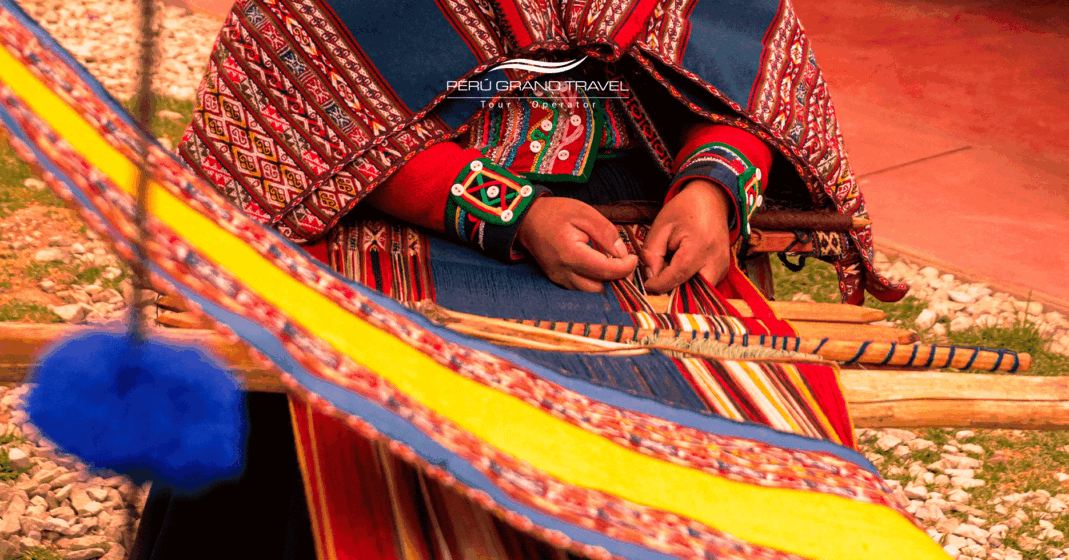 15 Experiencias de Poder: La Guía Definitiva de Cosas que Hacer en el Valle Sagrado 3 Talleres Textiles en Chinchero