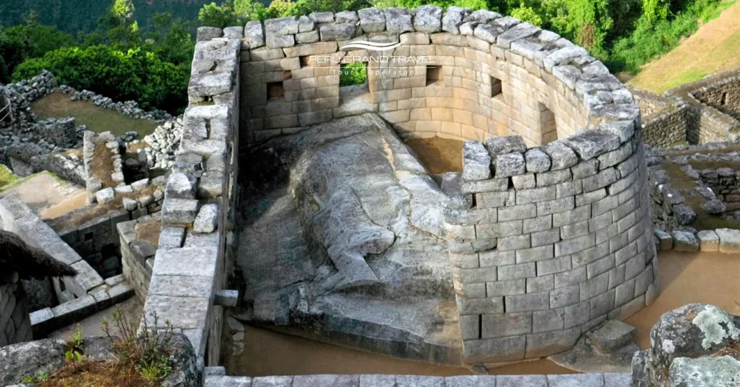 Templo-del-Sol-desde-el-Circuito-3