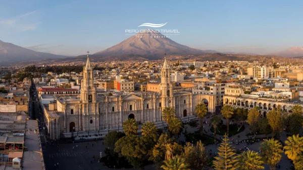 Tours de medio dia en Arequipa con una vista panoramica de la Ciudad Blanca