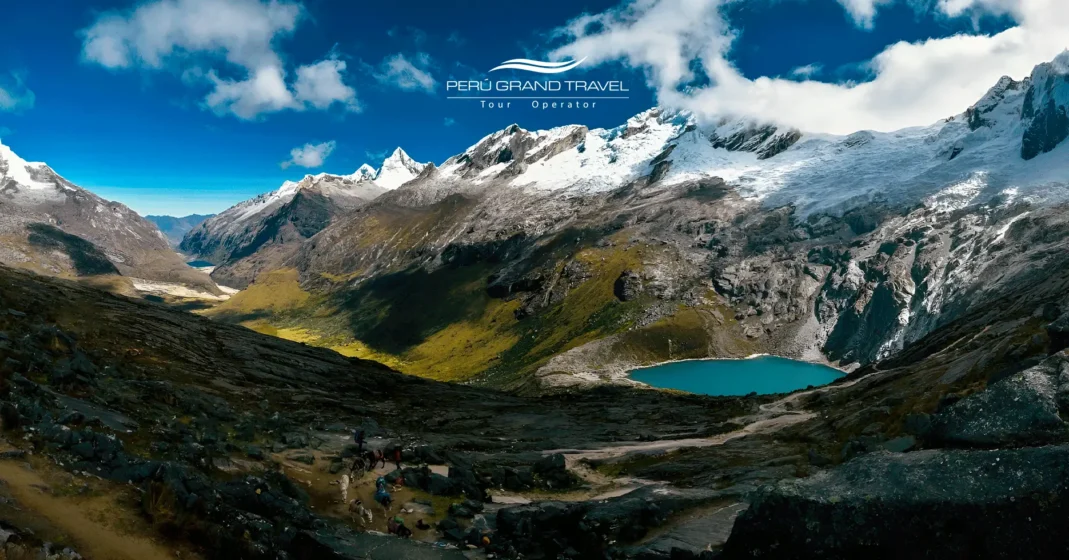 Santa Cruz Trek Huaraz: 5 Secretos para la Mejor Caminata Andina en 2026 1 Vista-panorámica-del-Santa-Cruz-Trek-en-Huaraz