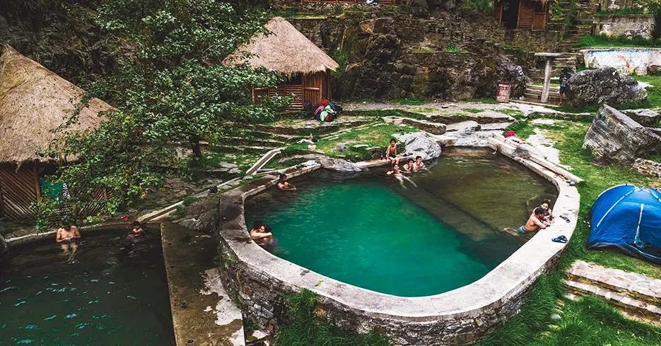 Descubre 5 aguas termales en Perú perfectas para relajarte 6 aguas termales de chimur en cusco