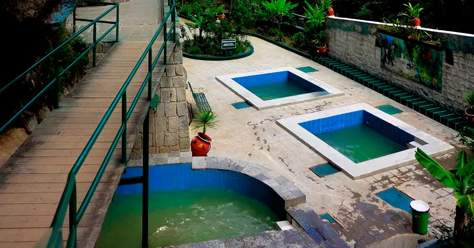 Descubre 5 aguas termales en Perú perfectas para relajarte 3 aguas termales en peru, aguas calientes machu picchu pueblo