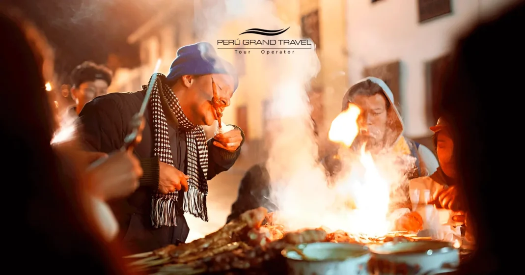 Vida Nocturna en Cusco: La Guía Sofisticada de Bares, Pisco y Celebración | 2026 3 anticuchos-humeantes-en-Cusco