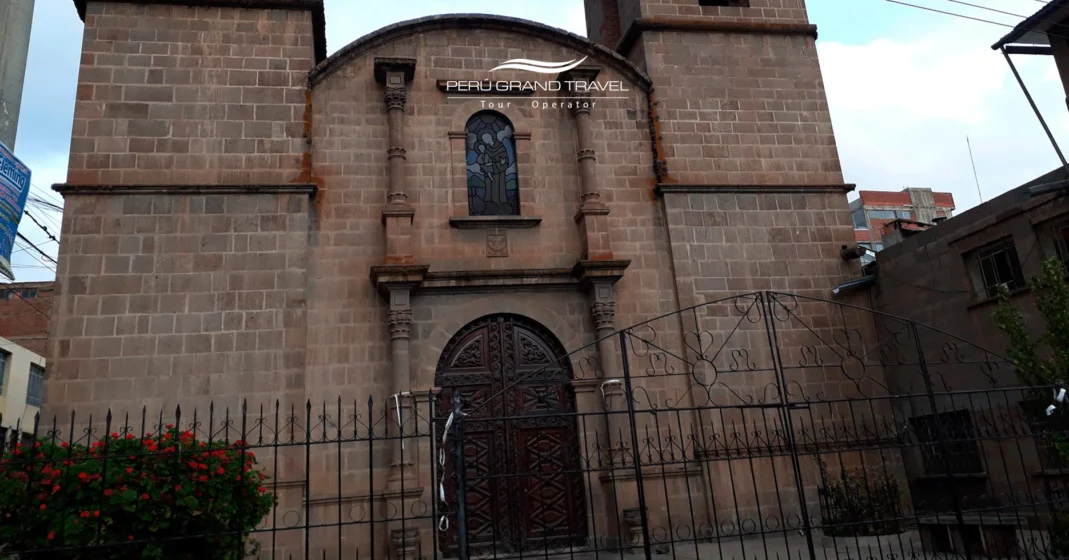 arquitectura de la iglesia de san anotnio de padua en Puno