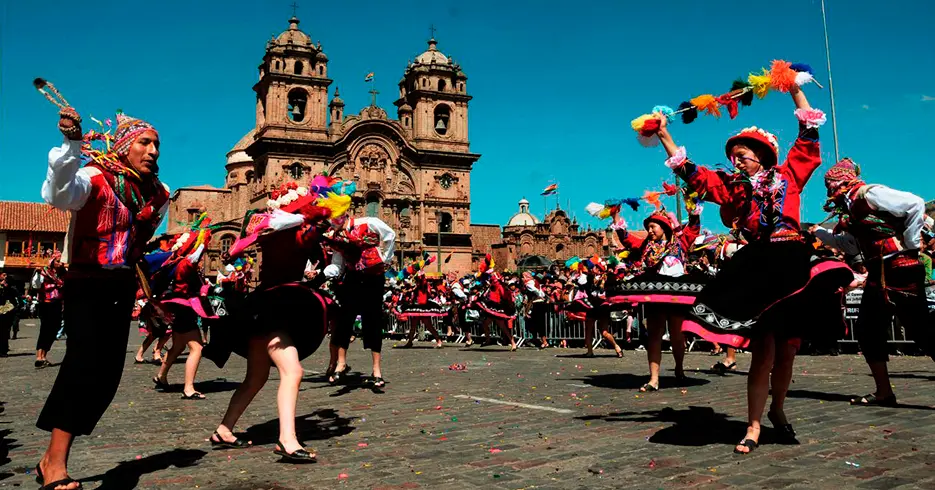 Viaja a Perú en junio, y vive las mejores experiencias en las fiestas de Cusco 5 bailes de institutos superiores en las fiestas de cusco