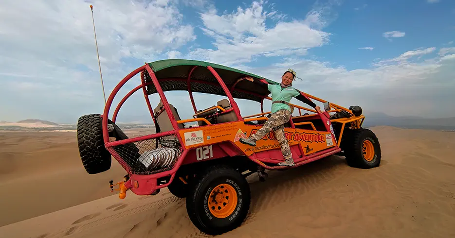 Todo lo que Tienes que Saber sobre Huacachina: Un Oasis en el Desierto 3 buggy en huacahina dunas