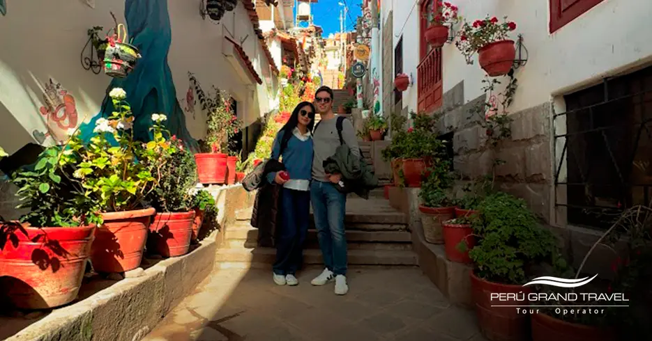 Top 5 calles Cusco con historia, fotos y encanto 6 calle cusco turistas en la calle 7 borreguitos