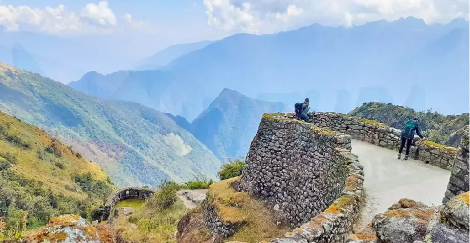 4 Días en el Camino Inca: Un viaje que no olvidarás jamás 2 camino-a-huayllabamba