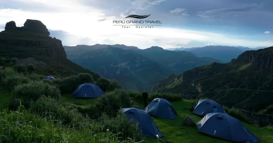 Viajes de Aventura para Semana Santa en Perú 2026: Treks, Naturaleza y Espíritu 4 campamento trekking en semana santa en peru