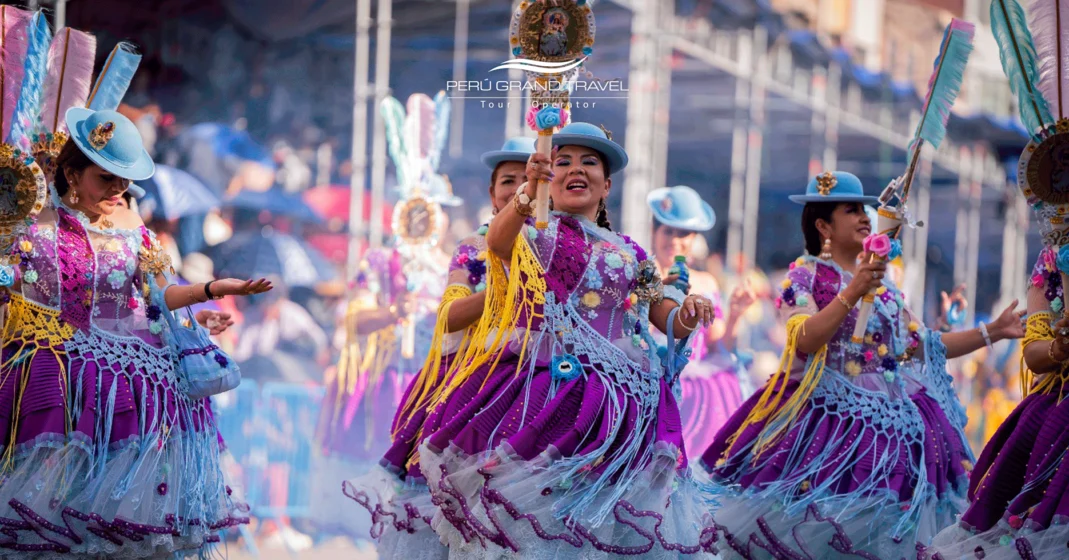 Los 7 Festivales más Famosos de Perú: Deberías vivirlo al menos una vez 2 Carnaval em Puno, festivais no Peru, dançarinas em Puno, dançarinas no Peru, Festival da Candelária, festivais peruanos mais famosos