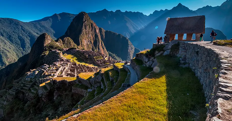 Los Mejores Circuitos Machu Picchu: Descúbrelo aquí 3 vista de machu picchu con la casa del guardian