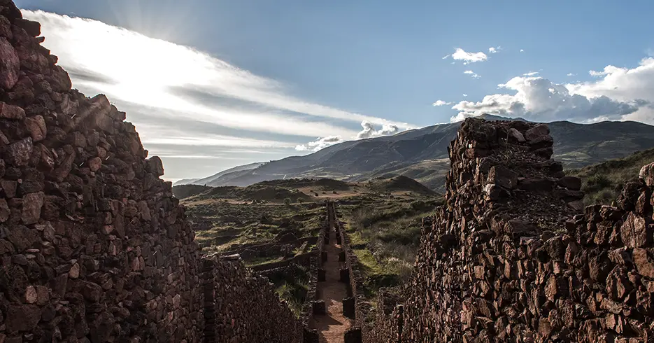 Centro arqueológico pre inca de pikillacta, en el circuito de valle sur en cusco
