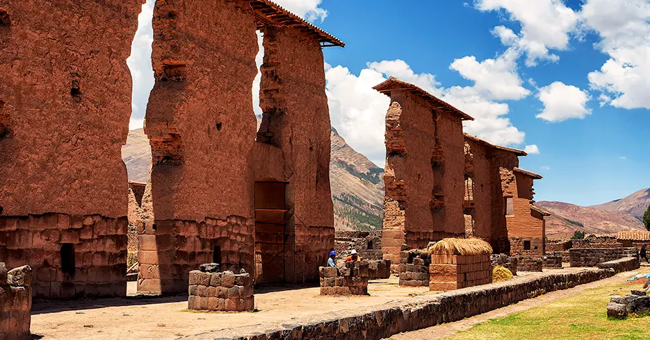 centro arqueologico de raqchi, parada de tren andean explorer