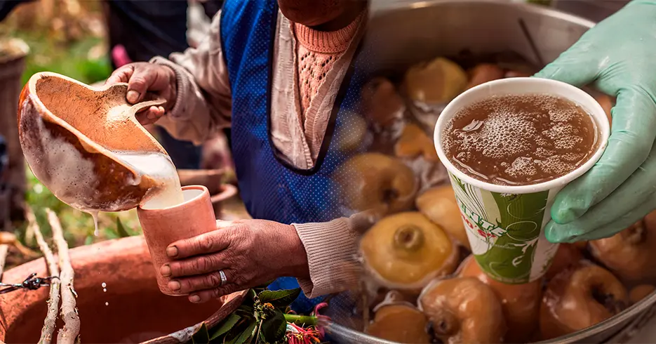 10 bebidas peruanas que harán tu viaje inolvidable 3 chicha de jora y emoliente, bebidas peruanas