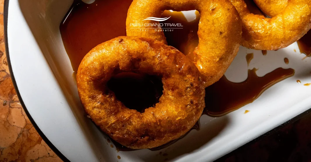 10 Experiencias Irresistibles: La Guía de Comida en Puno que necesitas para tu viaje 3 comida-callejera-en-puno-picarones-en-puno
