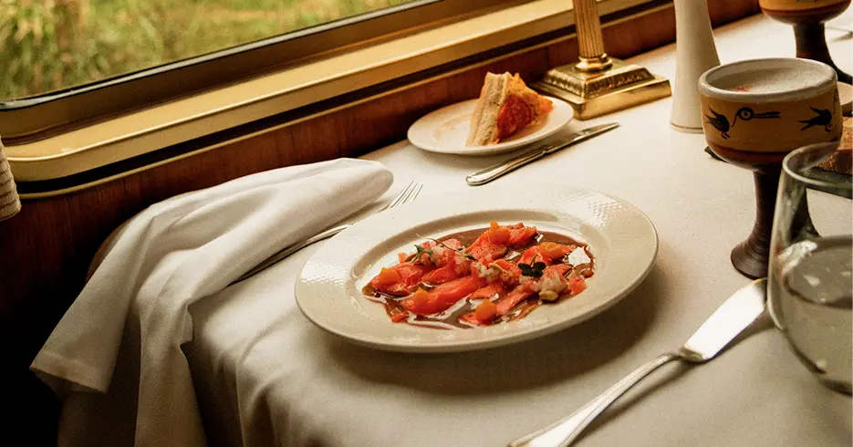 Viaja de Lujo a Machu Picchu en el Tren Hiram Bingham 2 comida gourmet a bordo del tren hiram bingham