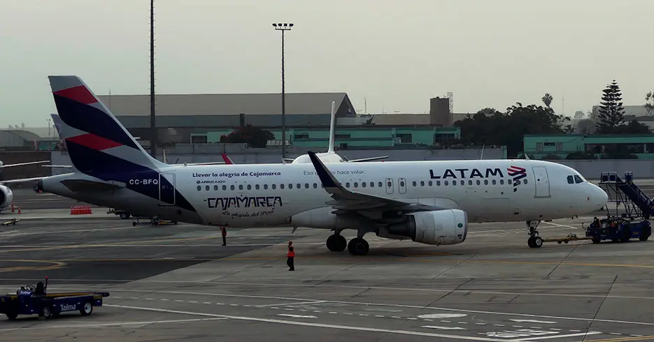 como ir de lima a cusco - avion de diferentes aerolineas