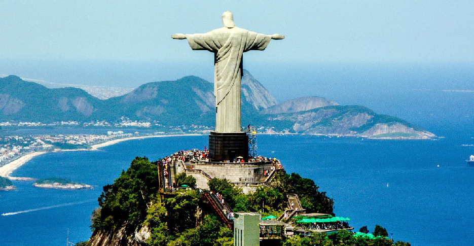 Descubre la Fascinante Historia del Cristo Blanco de Cusco y Cómo Llegar: Un ícono de fe y paisaje andino 3 cristo-redentor-de-brasil