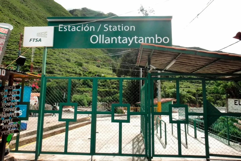 Cómo llegar a Machu Picchu: Guía Completa para Viajeros 2025 2 estacion de ollantaytambo, para partir a machu picchu