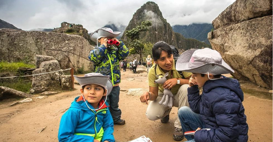 Como Viajar a Machu Picchu con Paquetes Turísticos: Rutas y experiencias únicas 4 experiencia-con-niños-en-machu-picchu