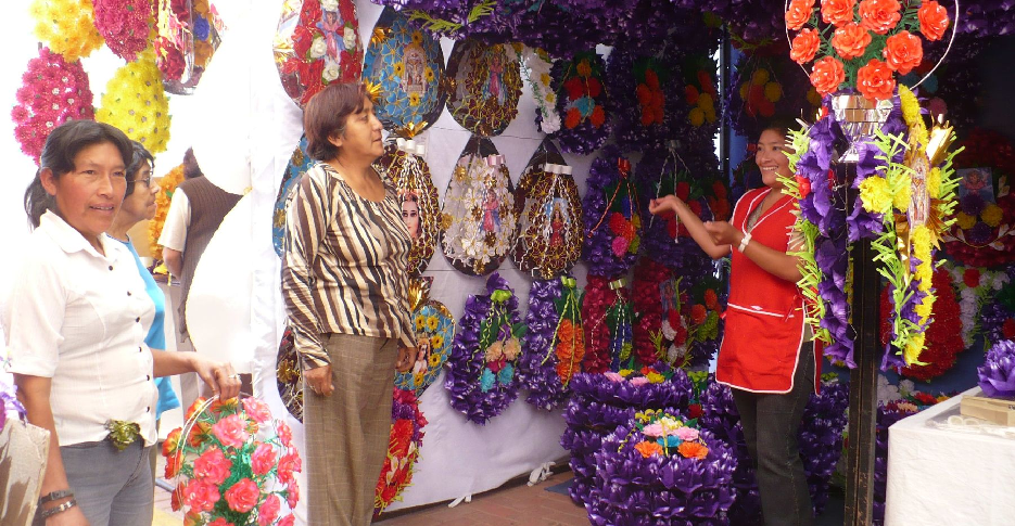 familias-llevando-flores-a-sus-difuntos
