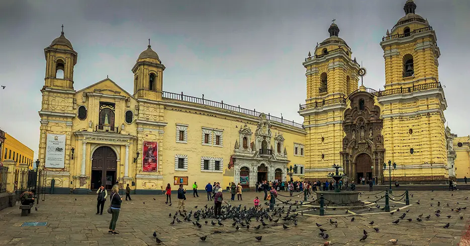 Imperdibles del centro histórico Lima para tu viaje 2 iglesia san francisco centro historico lima