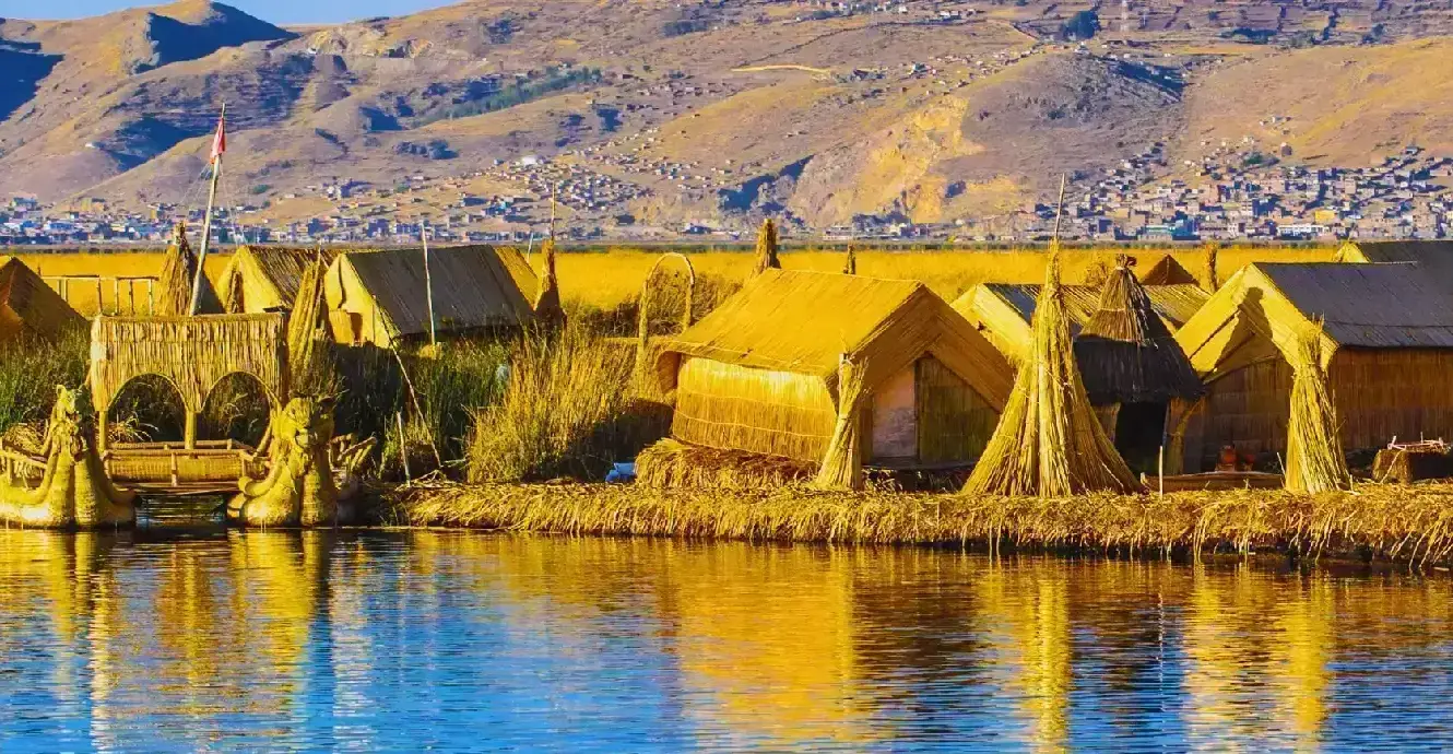 Misteriosos Lugares Turísticos del Perú exploración de 15 días 2 isla-de-uros-en-puno