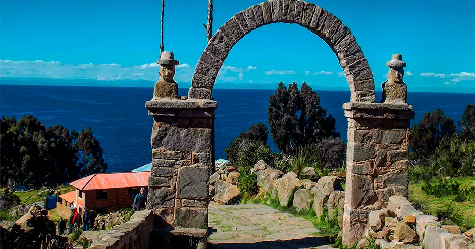 isla taquile en puno peru