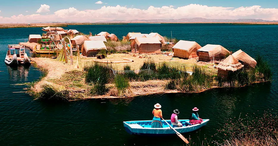 5 Ciudades de Perú que Todo Viajero debe Conocer 8 ciudades de peru, isla de los uros en puno en el lago titicaca