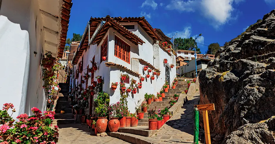Lugares para visitar en Cusco: Top destinos imperdibles 4 lugares para visitar en cusco - calle siete borreguitos en san blas