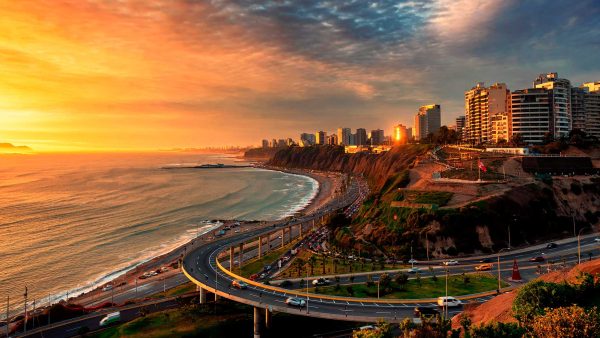 Los 10 mejores lugares turísticos Lima para visitar 14 lugares turisticos lima - miraflores y vista del oceano pacifico y carreteras