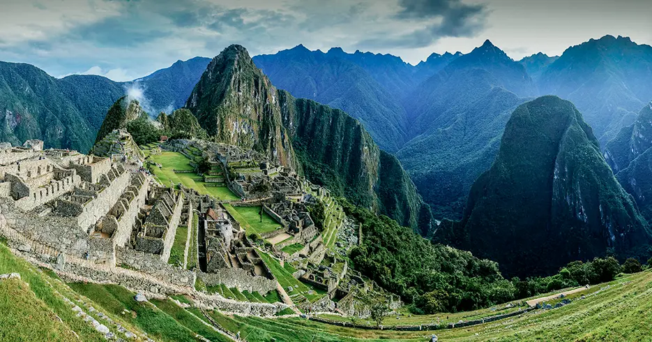 machu picchu despejado, con una vista panoramica y con pocas personas