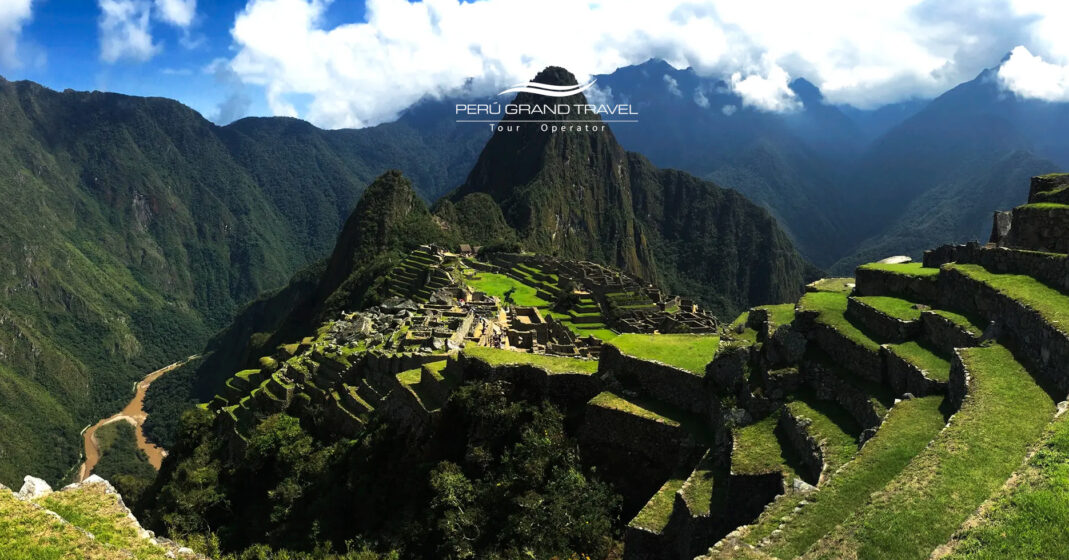 Cómo disfrutar de tu viaje en la temporada de lluvias en Perú 6 Machu Picchu se pinta de verde en la temporada de lluvias. Menos aglomeración de personas y viajar con tranquilidad.