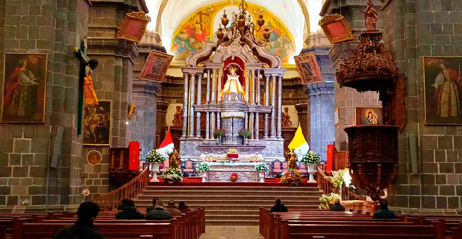 Actividades en Diciembre por Navidad en Cusco y Machu Picchu 5 misa-de-gallo-por-navidad-en-catedral-del-cusco