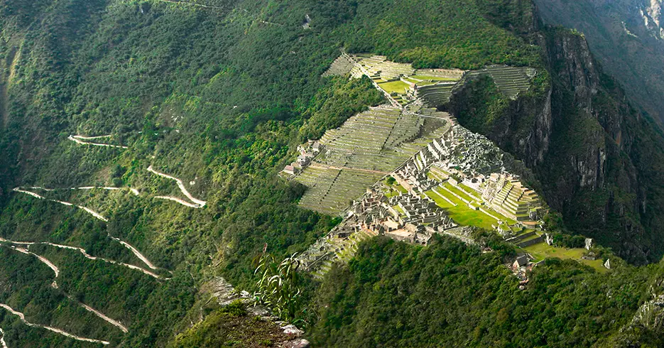 Descubre Huayna Picchu: La Montaña Mágica de los Incas 3 montaña huayna picchu en machu picchu