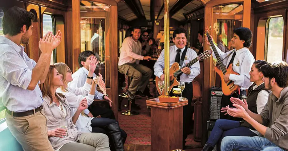 Viaja de Lujo a Machu Picchu en el Tren Hiram Bingham 4 musica en vivo en el tren Hiram bingham