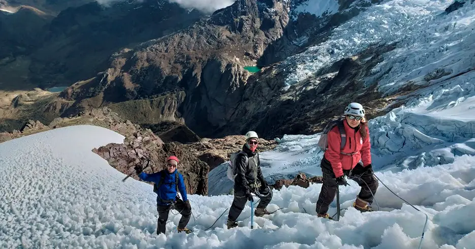 7 Maravillas de Huaraz que No Te Puedes Perder en tu Viaje 1 ascenso al nevado mateo en huaraz peru