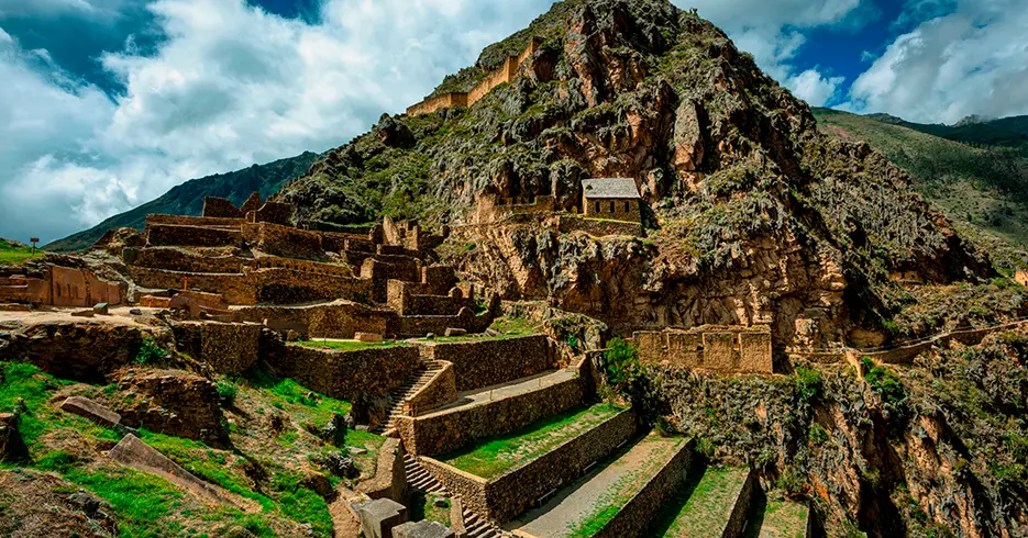 Descubre los 3 hoteles en Cusco rodeados de naturaleza 8 sitio arqueologico de ollantaytambo en el valle sagrado Cusco